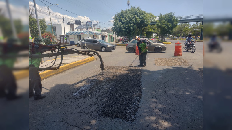 Con permanente jornada de bacheo, Gobierno Municipal brinda mayor seguridad vial en Morelia