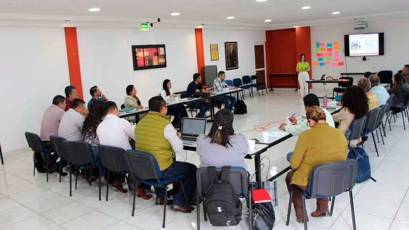 Capacita Cecytem a maestros para el nuevo Marco Curricular