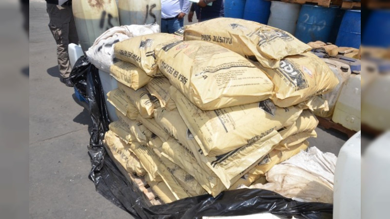 Destruyen más de 14 toneladas de drogas y 56 mil litros de precursores químicos, en Sinaloa 