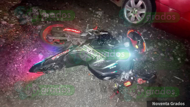 Motociclistas son embestidos por vehículo y después atropellados, en la libre Uruapan-Pátzcuaro; están graves  