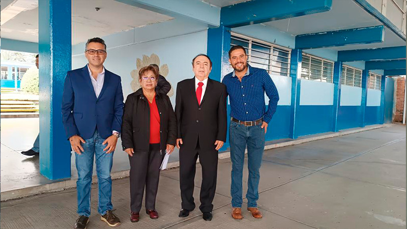 Luis Gildardo López Bernal y José Trinidad Lara López, asistieron al arranque del ciclo escolar 2023-2024 de la Preparatoria Taximaroa