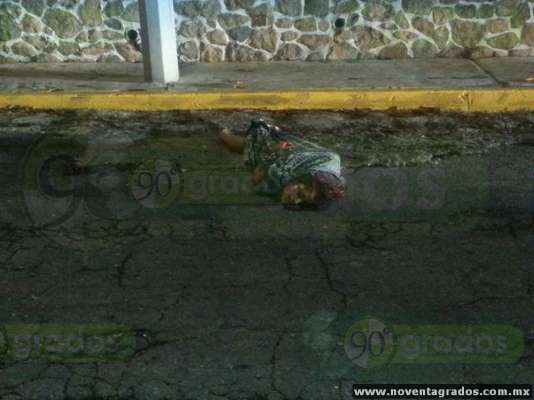 Abandonan cuerpo decapitado de una mujer en calles de Acapulco - Foto 2 