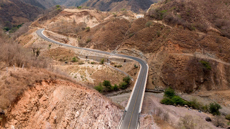 SICT supervisa obras de modernización del tramo carretero Los Herrera-Tamazula, Durango 