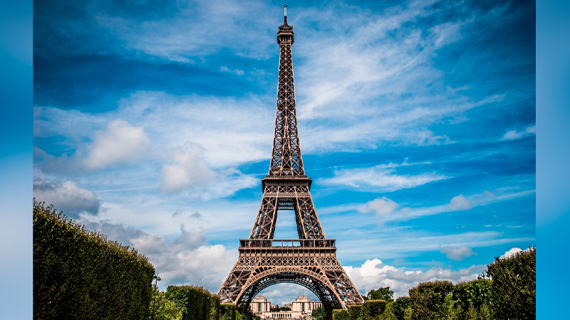 Por alerta de seguridad, evacúan Torre Eiffel 