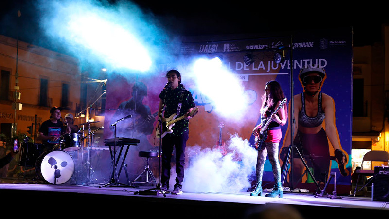 Con bandas musicales y rodada, Ijumich celebra Día Internacional de la Juventud