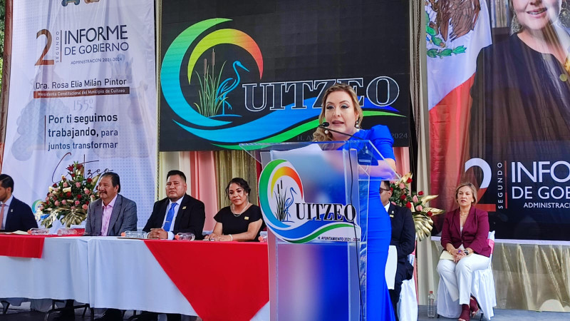 Rosa Elía Milán presenta segundo informe de actividades en Cuitzeo 