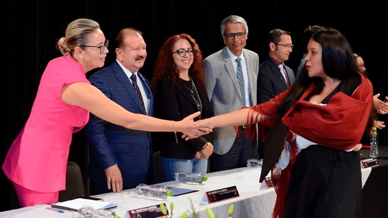 Insta rectora a seguir preparándose a egresadas y egresados nicolaitas, ante un mundo competitivo