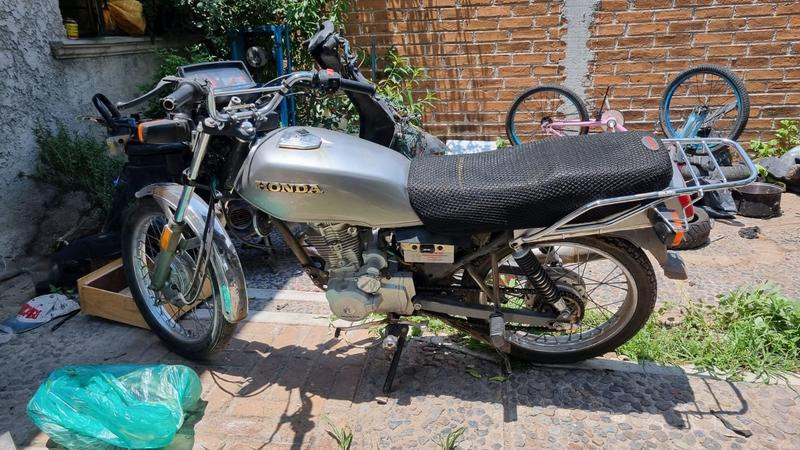Catean domicilio en Zamora y recuperan motocicleta robada con violencia