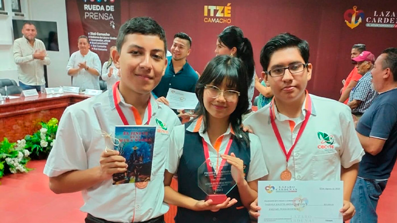 Dan a estudiantes del Cecytem premio de la Juventud por proyecto escolar 