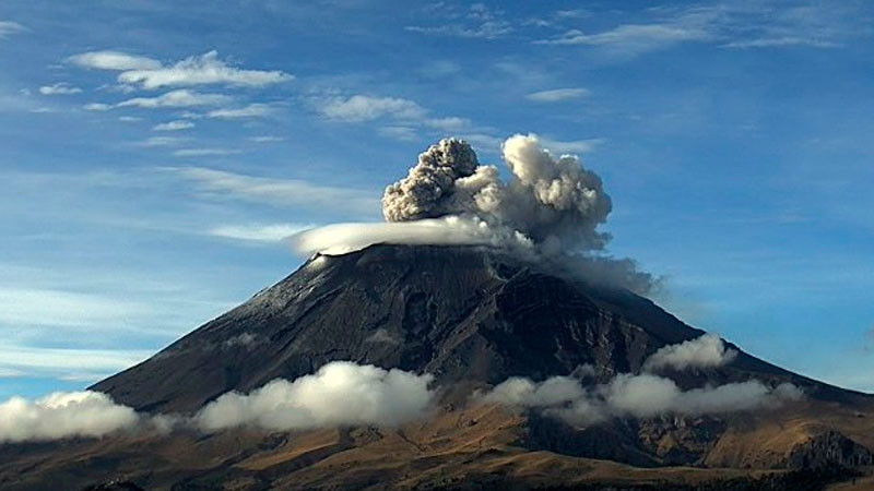 Volcán Popocatépetl registra 4 explosiones y 55 exhalaciones 