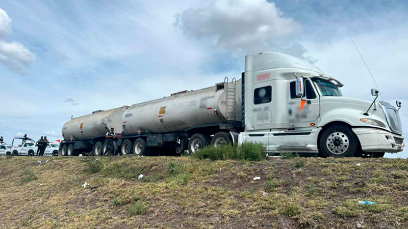 Aseguran camión con 61 mil 500 litros de huachicol, en San Luis Potosí 