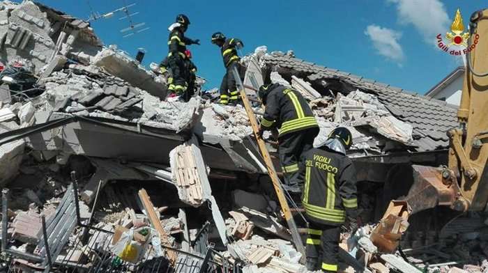 Suman 120 los muertos y 368 los heridos por terremoto en Italia - Foto 1 
