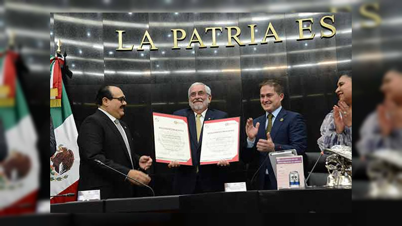 Congreso de la Unión entrega reconocimiento a Enrique Graue 