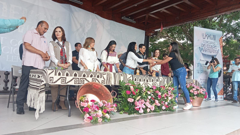 Entregan premios a 63 artesanos del Concurso de Cobre Martillado