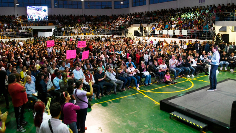 Miles acompañan al alcalde Alfonso Martínez, en el auditorio Servando Chávez, en Morelia