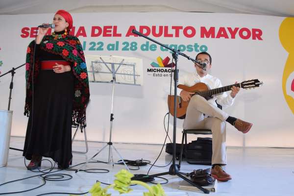 Tarde-Noche Bohemia para los adultos mayores fue un éxito  