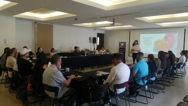 Sectur capacita a prestadores de servicios para elevar calidad de atención en Morelia 
