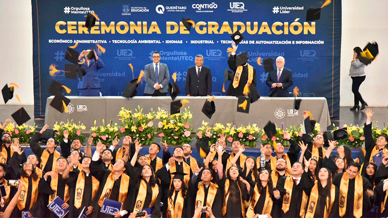 Se gradúan de la UTEQ más de mil 200 nuevos profesionistas 