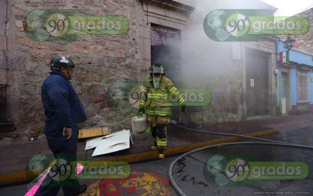 Se incendia negocio en el centro de Morelia - Foto 1 