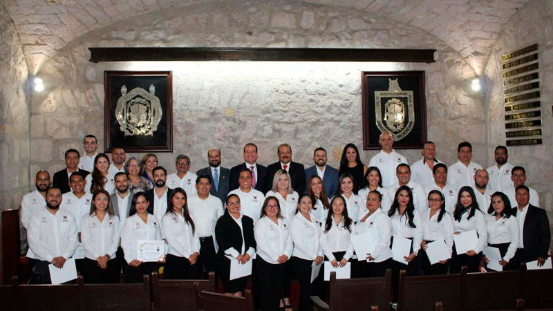 Facultad de Derecho de la UMSNH clausura diplomados dirigidos a personal de la CEEAV 