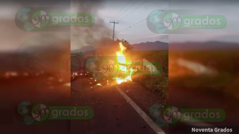 Tras enfrentamientos, delincuentes hacen estallar camioneta de limoneros en Apatzingán 
