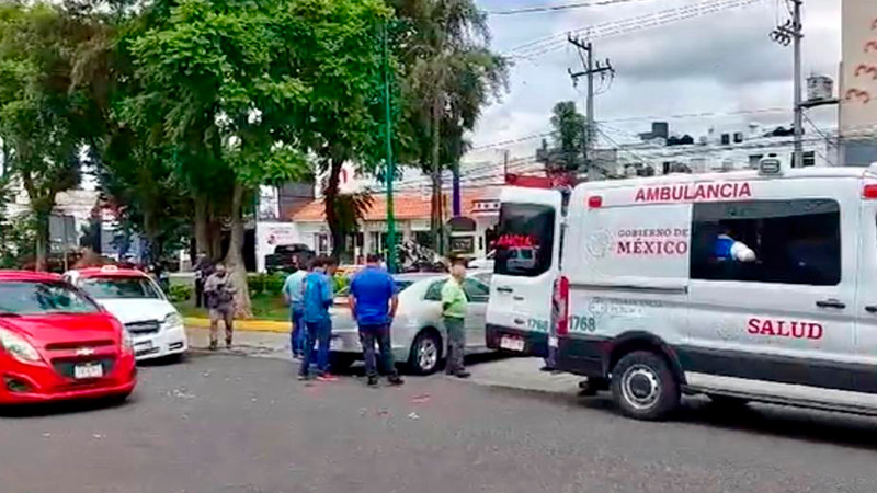 Choque en Morelia, Michoacán deja cuantiosos daños materiales