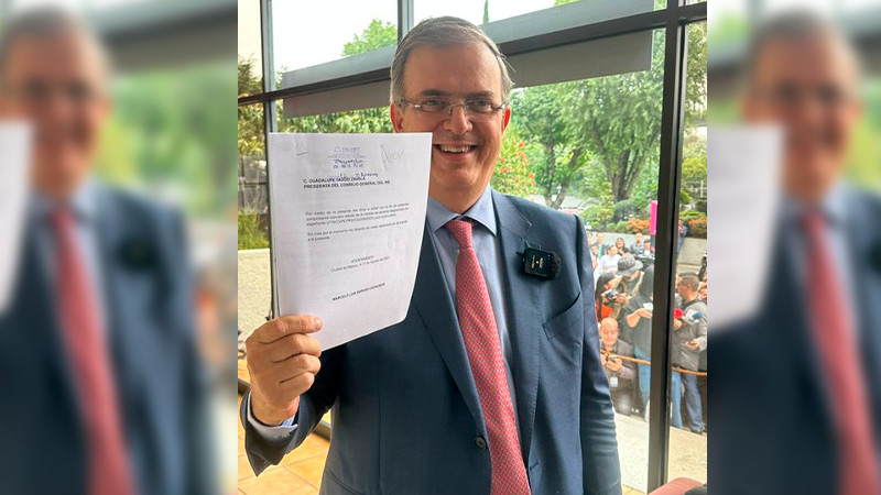 Ebrard no se irá de Morena, deben revisar acuerdos con encuestadoras, asegura  