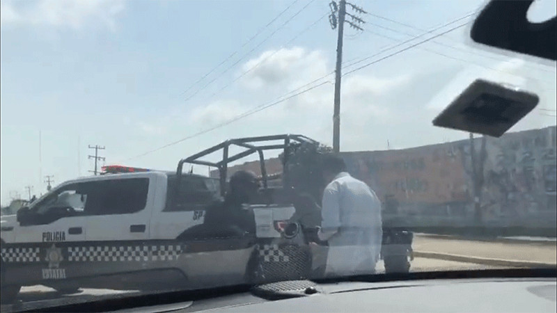 Policías de Veracruz detienen a Manuel Velasco y encañonan a su equipo 