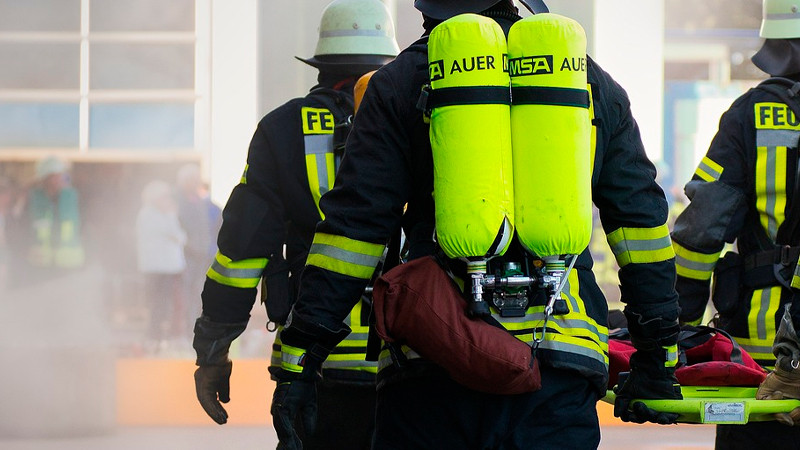 Incendio en edificio departamental deja saldo de al menos 3 muertos y 19 heridos, en París 