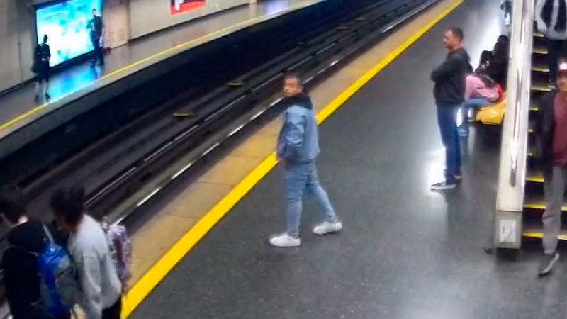Sujeto cae a vías del Metro, en Chile 