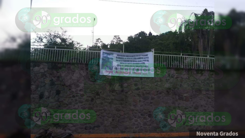 Aparecen en Apatzingán mantas contra “El Kokis” y “El Metro”, líderes del crimen y extorsionadores de agricultores 