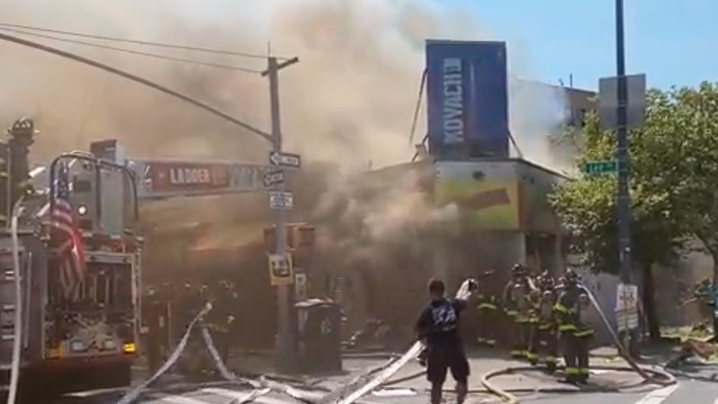 Incendios en Nueva York dejan tres niños heridos y 10 bomberos heridos  