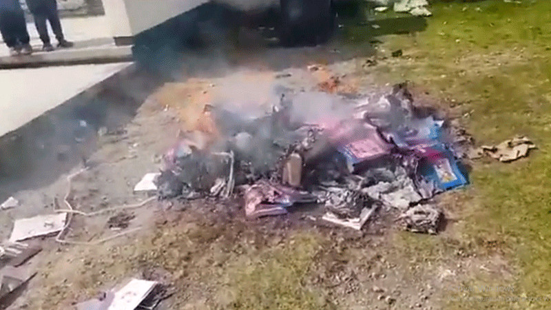 En Chiapas, tzotziles queman libros de texto gratuito por “ser del diablo” 
