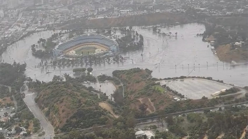 Estadio de los Dodgers se inunda después del paso de la tormenta Hilary 