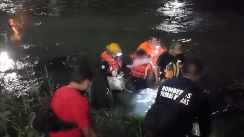 Madre e hijo de 4 meses son rescatados a la medianoche en medio del río Bravo  