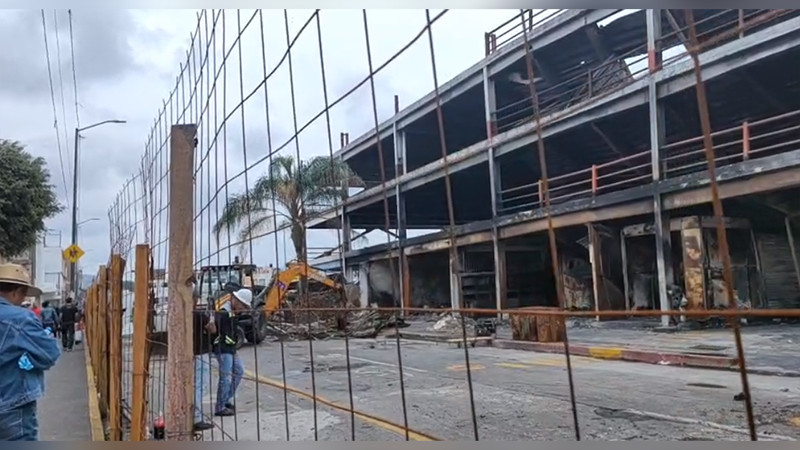 Tras incendio en Mercado Independencia, comienza demolición: Se prevén 60 días de obras 