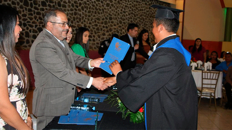 Téllez Marín clausura trabajos del ciclo escolar 2022-2023 del ICEP