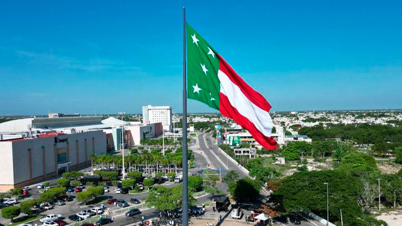 Por primera vez en 182 años, izan bandera de Yucatán 