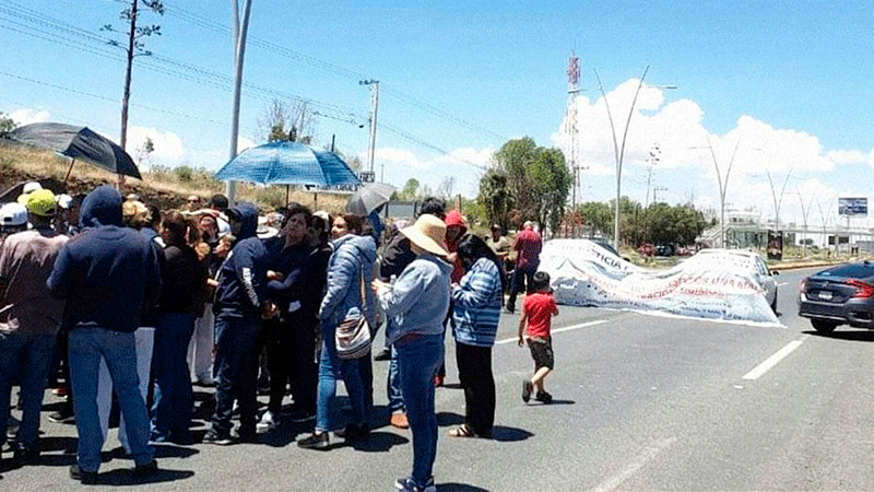 Personal de la Fiscalía de Zacatecas bloquea vialidades para exigir aumento salarial 