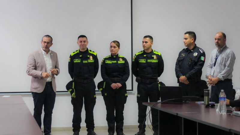 Policía Nacional de Colombia capacita en construcción de la paz a oficiales de Policía Morelia 