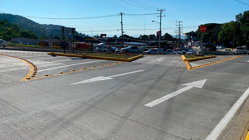 Obra de acceso a fraccionamiento El Mirador en Uruapan, genera seguridad vial 