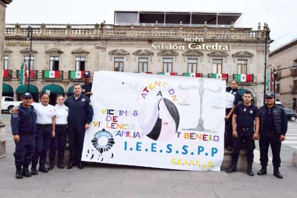Con proximidad social Policía Michoacán orienta a morelianos sobre la atención a la violencia de género - Foto 3 