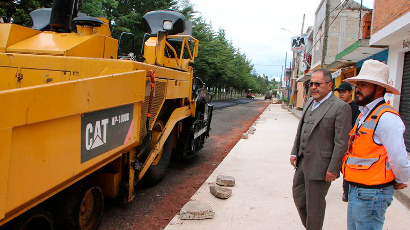 Alcalde de Ciudad Hidalgo, José Luis Téllez Marín, supervisa trabajos de rehabilitación de la Av. Juárez