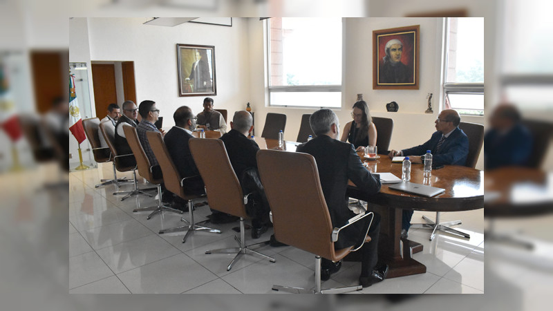 Jorge Reséndiz García revisa avances de proyectos internos, en reunión mensual con titulares de áreas administrativas