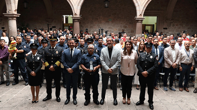 Por su valor, honor y sacrificio, Ayuntamiento de Morelia reconoce a Bomberos