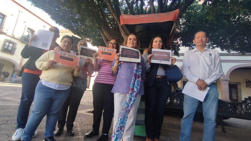 En Querétaro, padres de familia piden detener distribución de libros de texto  