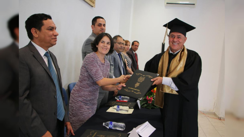 José Luis Téllez y su esposa Graciela Guzmán, apadrinaron la generación 2018-2023 de la licenciatura de derecho del Nodo Regional de la UMSNH