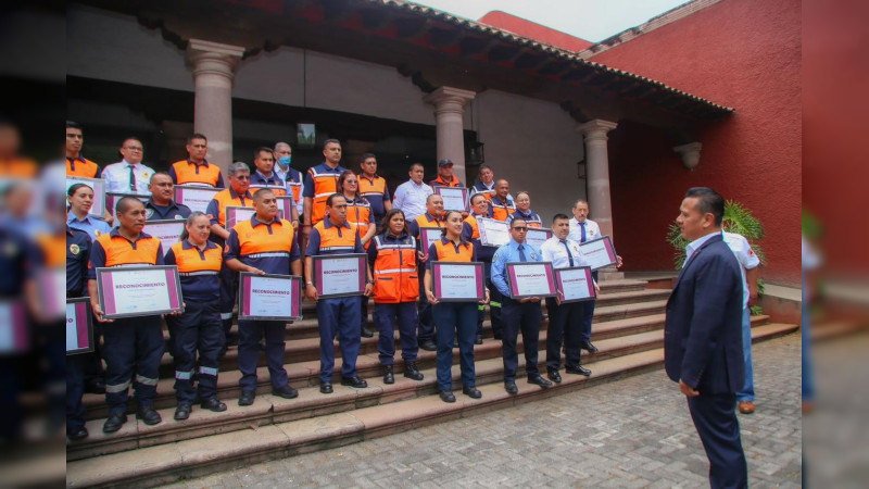 Reconoce Torres Piña labor y compromiso de bomberos michoacanos