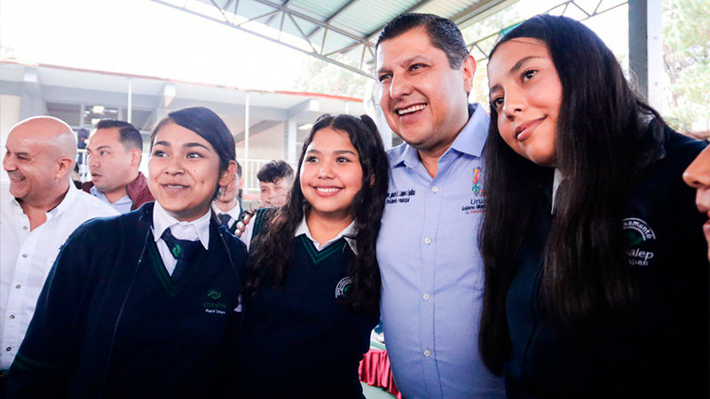 Con apoyo de Nacho Campos, abre Conalep Uruapan carrera en Autotransporte 