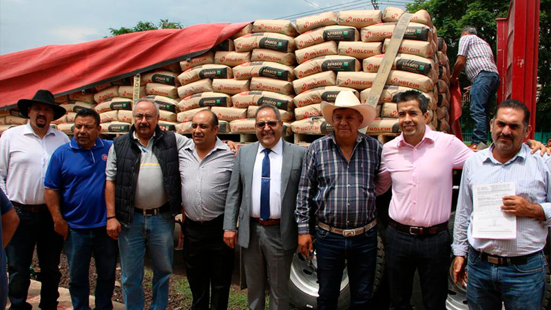 José Luis Téllez Marín, asistió a la entrega de cemento dentro del Programa Obras por Cooperación “Cemento” del Gobierno Estatal